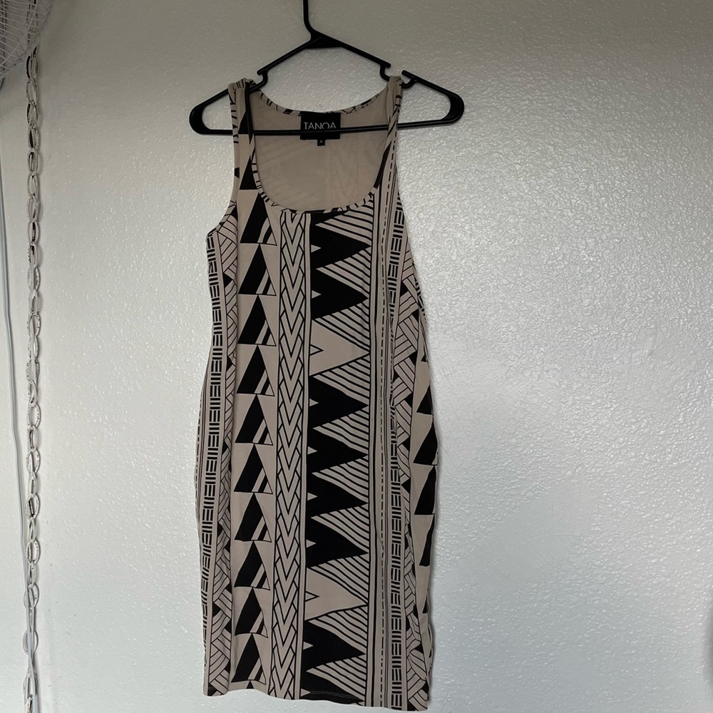 Tanoa dress. Hawaii brand. M.
